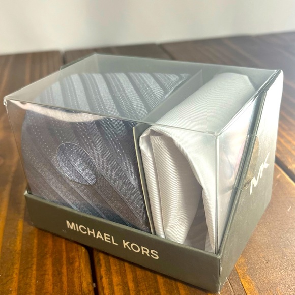 NIB Michael Kors Blue Striped Tie - Picture 5 of 8